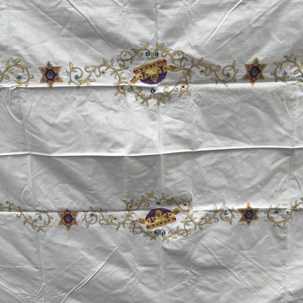 Hanukkah Cotton Tablecloth Embroidered Menorah & Crown 101 X 65 - Picture 11 of 16